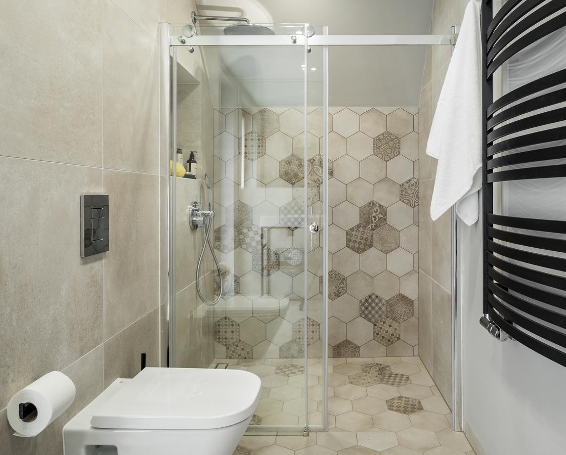 ザコパネ Biala Owca Bed & Breakfast エクステリア 写真 A shower enclosure