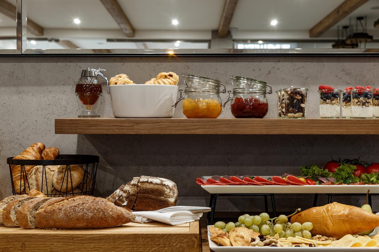 ザコパネ Biala Owca Bed & Breakfast エクステリア 写真 A breakfast buffet